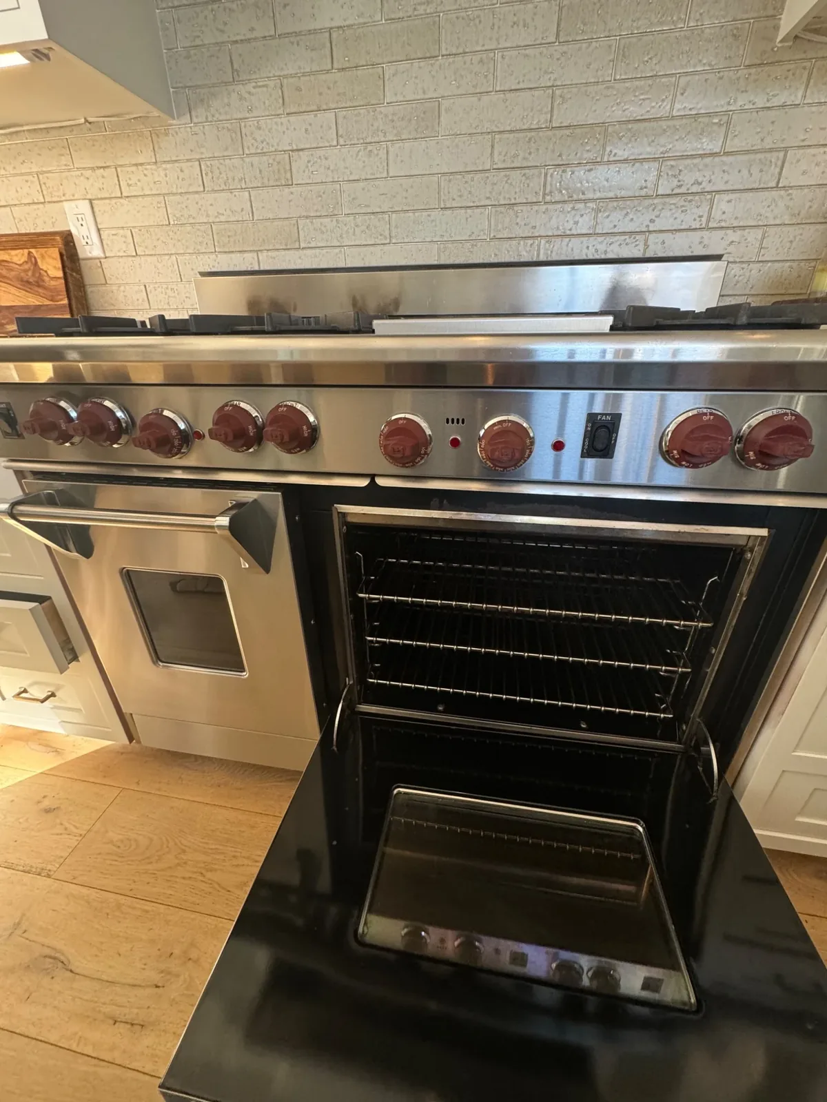 Premium dual-oven range prepared for diagnosis